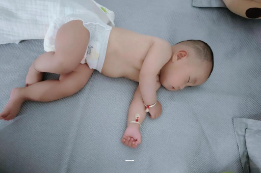 浚县孕妇肚子一跳一跳